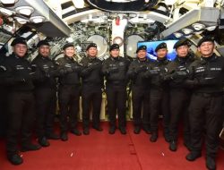 Pangkoarmada I Terima Brevet Kehormatan Tertinggi “Hiu Kencana”, Pengabdian Kapal Selam Diwariskan dari Masa ke Masa