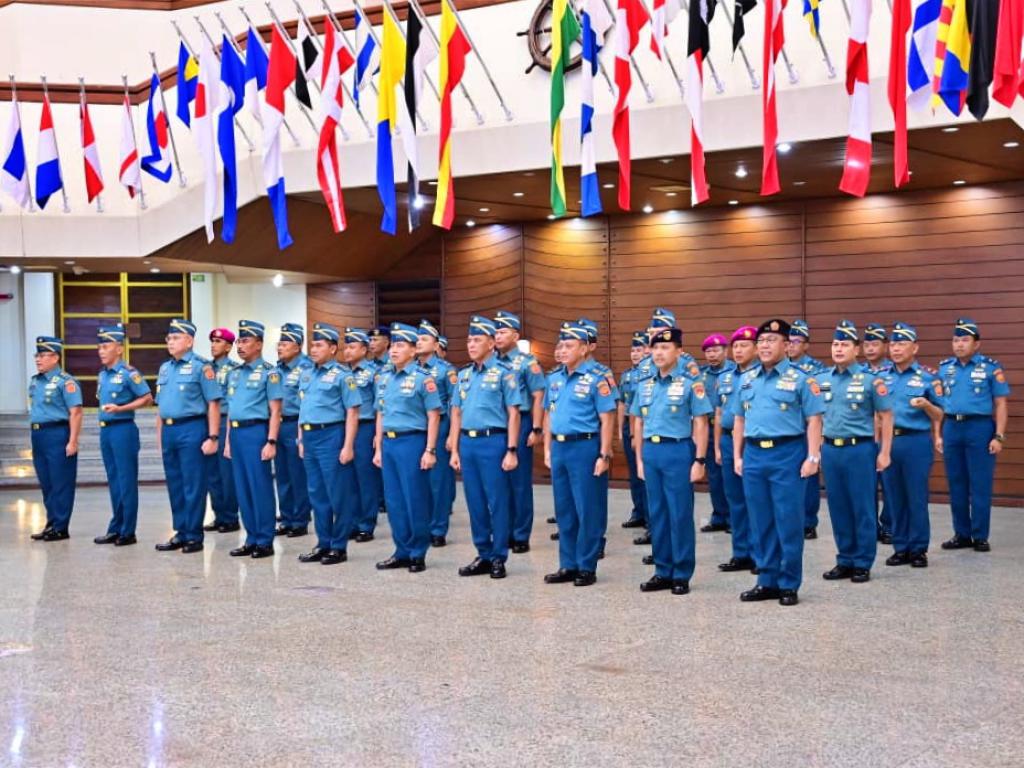 Sebanyak 35 Perwira Tinggi (Pati) melaksanakan Laporan Korps Kenaikan Pangkat dalam upacara khidmat di Auditorium Yos Sudarso, Mabesal