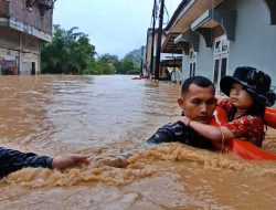 Lanal Sibolga Bergerak Cepat Evakuasi Korban Banjir Tapteng, Wujudkan Perintah Kasal Ali untuk Tanggap Bencana