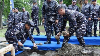 Lapangan Tenis di Komando Pembinaan Doktrin, Pendidikan, dan Latihan TNI AL (Kodiklatal), Surabaya.
