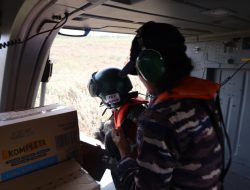 Helikopter TNI AL Distribusikan Bantuan Logistik Darurat ke Sibolga