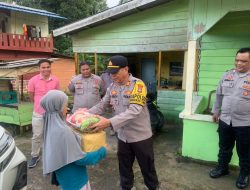 Polsek Bunguran Timur Pererat Silaturahmi dengan ‘Jumat Berbagi’ untuk Warga Desa Selemam Natuna