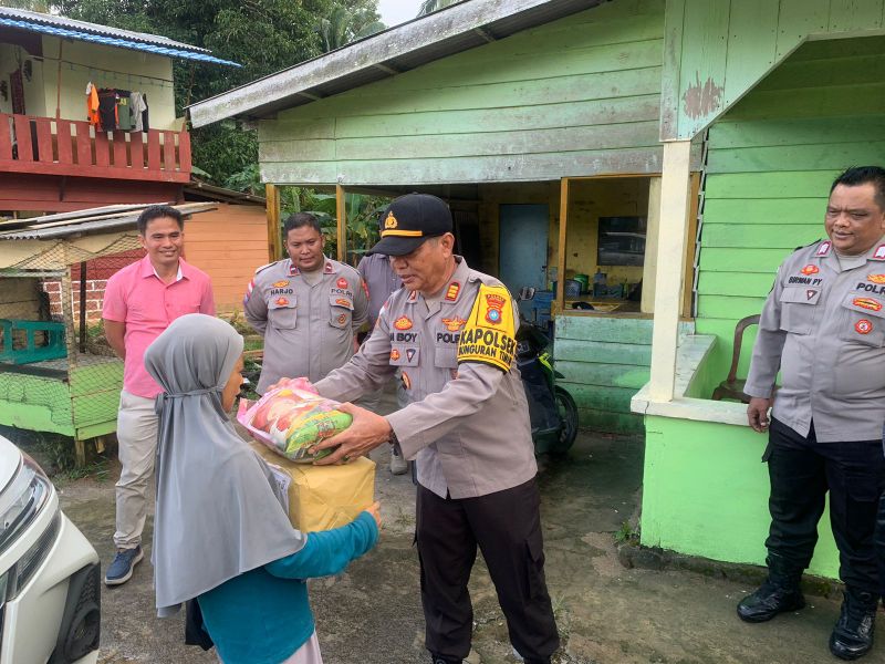 Polisi Sektor (Polsek) Bunguran Timur, Kepolisian Resor Natuna, kembali melaksanakan kegiatan rutin "Jumat Berbagi".