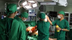 TNI AL Turunkan Kapal Rumah Sakit KRI dr. Radjiman Wedyodiningrat 992 Bantu Korban Bencana di Sibolga