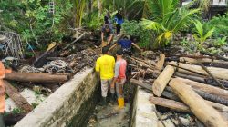 TNI AL Bergerak Cepat Bersihkan Sampah  di Pulau Midai, Cegah Potensi Banjir Lokal