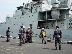 Kerahkan Kekuatan TNI AL dan Semangat Gotong Royong Bantu Korban Banjir Sumatera