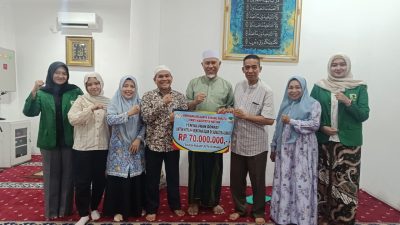 Bantuan itu diantarkan dengan hati oleh Novrizal, perwakilan HKMS yang menjadi penghubung harapan antara Natuna dan Sumatera Barat