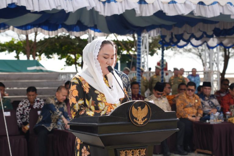 Bupati Natuna Cen Sui Lan