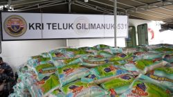 KRI Teluk Gilimanuk 531 Berlayar Bawa Bantuan Logistik untuk Korban Bencana Aceh