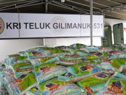 KRI Teluk Gilimanuk 531 Berlayar Bawa Bantuan Logistik untuk Korban Bencana Aceh