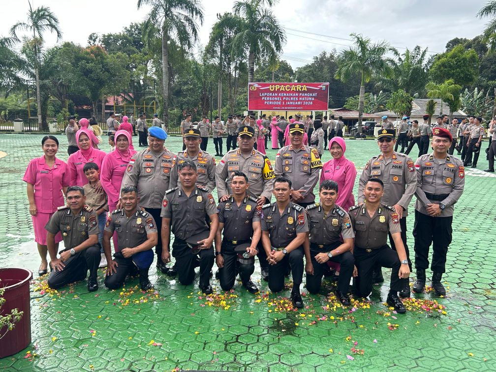 Kepolisian Resor (Polres) Natuna mengukuhkan kenaikan pangkat bagi sejumlah perwira