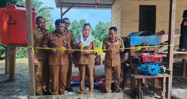 Bupati Natuna, Cen Sui Lan, secara resmi meluncurkan pabrik mini pengolahan sagu milik Badan Usaha Milik Desa (BUMDes) Kelanga