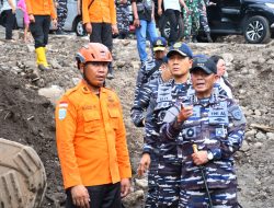 KRI Dokter Wahidin TNI AL Hadir di Siau, Tangan Kuat dan Hati yang Merangkul Korban Bencana Sitaro