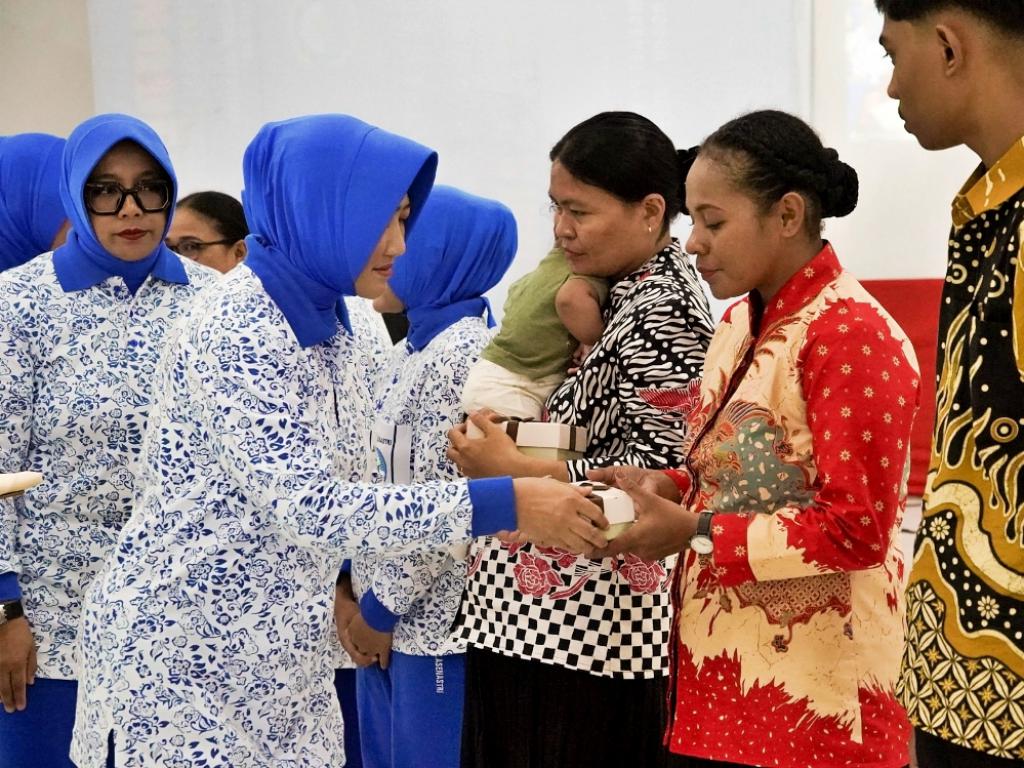 Dharma Pertiwi, Jalasenastri Sorong, bantuan sosial Sorong, tali asih TNI, warakawuri TNI, anak yatim Papua Barat, anak berkebutuhan khusus Sorong, bantuan penyakit kronis, paket sembako