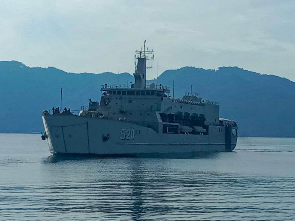 KRI Teluk Bintuni-520