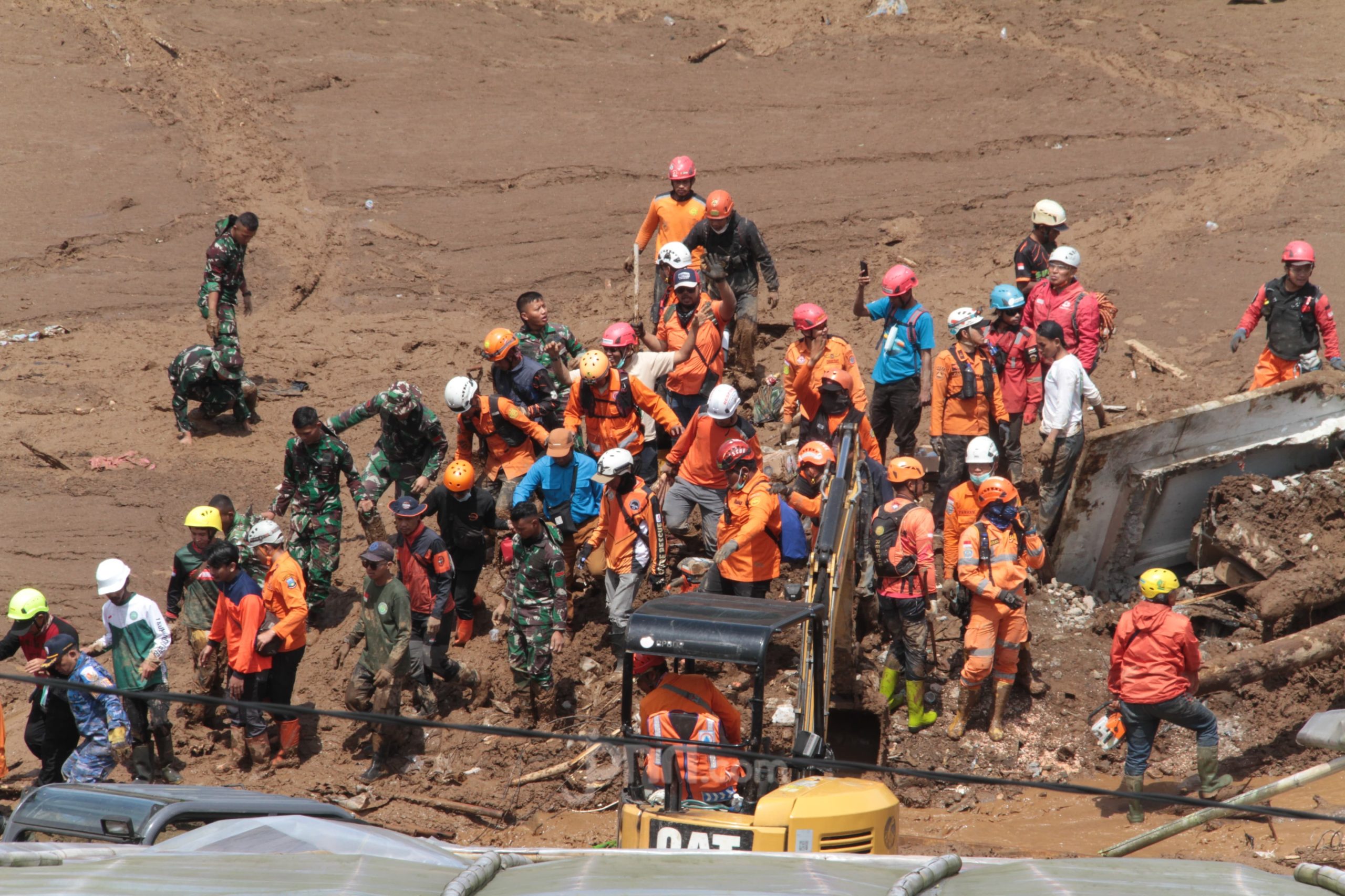 Perjuangan Evakuasi di Tengah Rintangan Alam