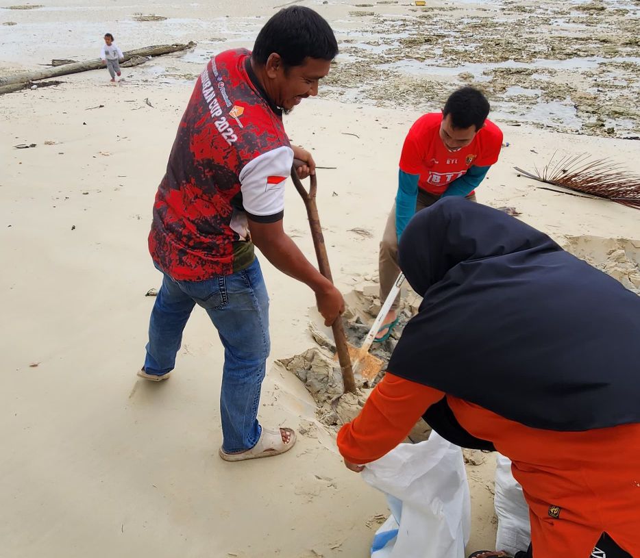Komunitas Penikmat Kopi Pantai Piwang (KPKPP) bersama Pemerintah Desa Pengadah