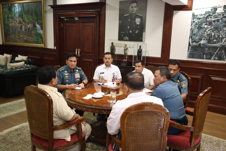 Dokumen Foto Kemenhan: Menteri Pertahanan Republik Indonesia (Menhan RI) Prabowo Subianto menerima kunjungan Kepala Staf TNI Angkatan Laut Laksamana TNI Muhammad Ali, Kamis (2/5/2024) di Kementerian Pertahanan, Jakarta.