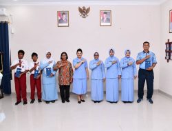 Ketua PIA Ardhya Garini Lanud RSA saluran Bantuan Pendidikan Anak