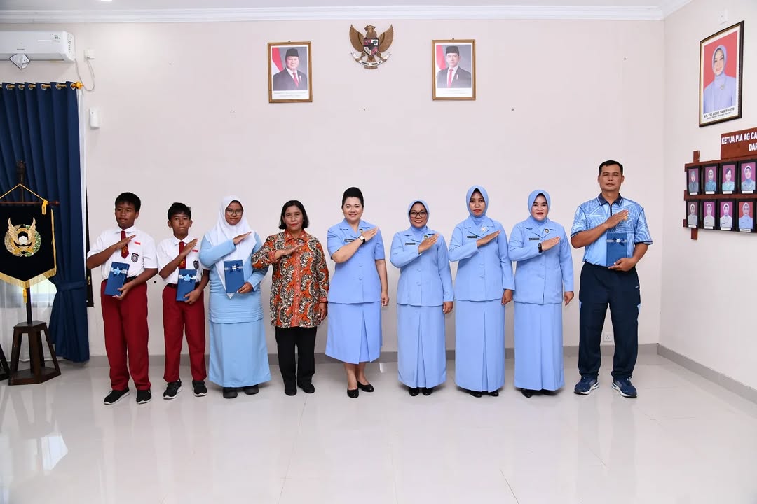 Ketua PIA Ardhya Garini (AG) Cabang 9/D.I Lanud Raden Sadjad Natuna, Ny. Marni Onesmus Pasaribu