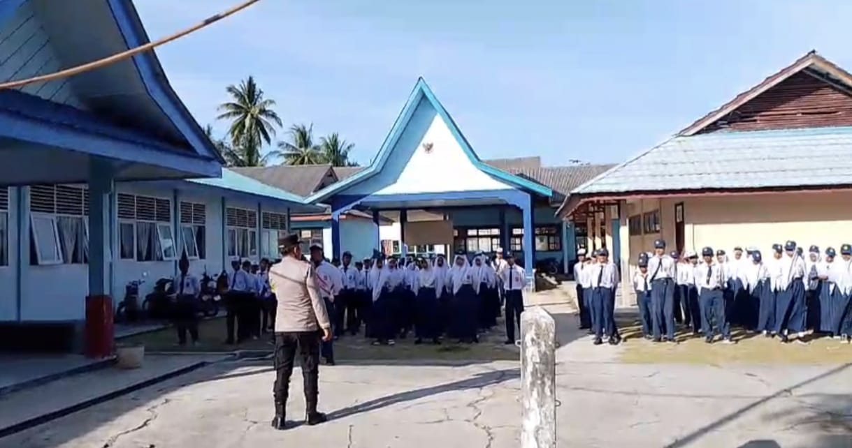 Polsek Midai Go to School