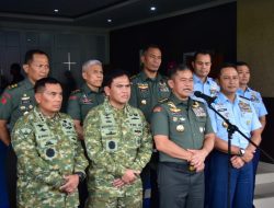 Tiga Kepala Staf TNI Beri Penghormatan Terakhir untuk 23 Prajurit Marinir yang Gugur, Bantuan Rumah dan Tali Asih Diserahkan ke Ahli Waris