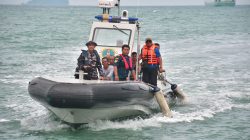 Angkatan Laut Evakuasi ABK KM Inti Marina 7 Terbakar Di Selat Sunda