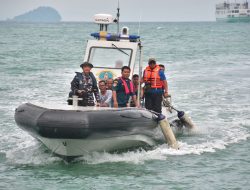 Angkatan Laut Evakuasi ABK KM Inti Marina 7 Terbakar Di Selat Sunda