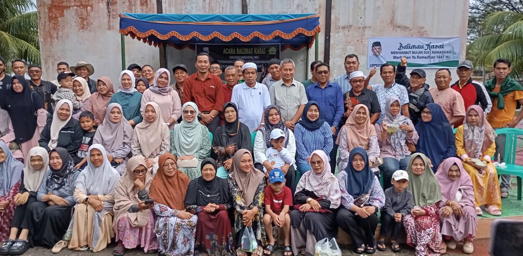 Ikatan Warga Kampar Natuna (IWKN), menggelar tradisi Balimau Kasai di Pantai Piwang