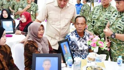 Menteri Pertahanan Republik Indonesia (Menhan RI) Jenderal TNI (Purn.) Sjafrie Sjamsoeddin didampingi Kepala Staf Angkatan Laut (Kasal) Dr. Muhammad Ali mengunjungi Markas Komando Korps Marinir (Mako Kormar),