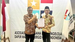 Ketua Umum APPMBGI serahkan SK DPD Kalimantan Selatan kepada Dr. Zulfa Asma Vikra