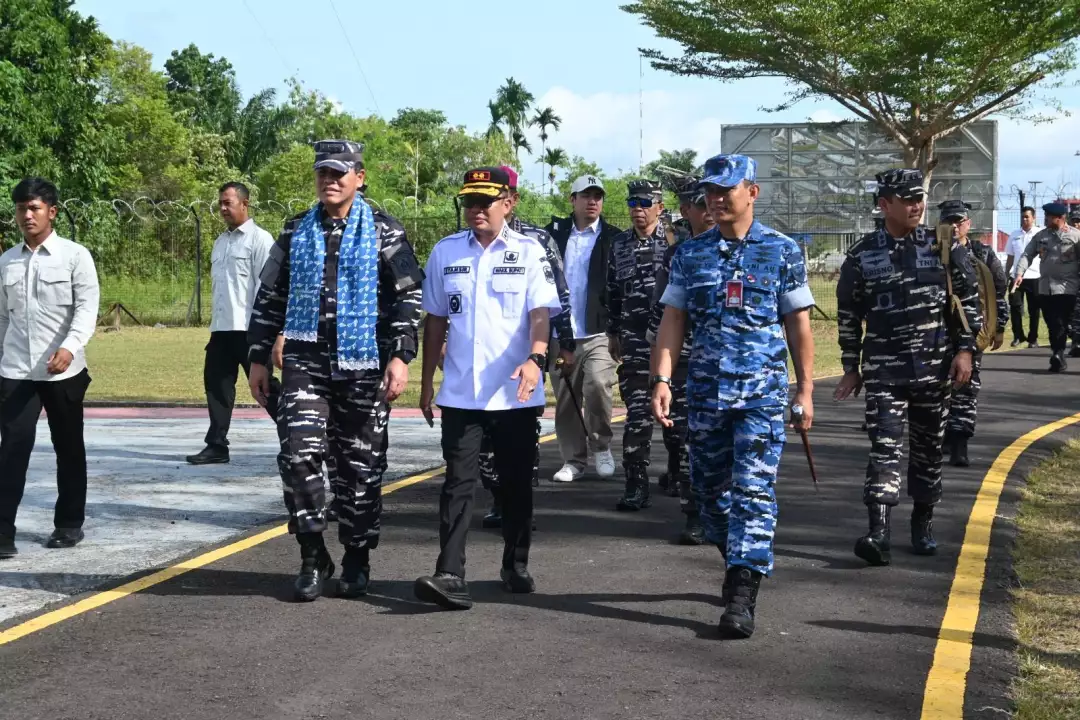 meninjau langsung calon lokasi pembangunan Batalyon Infanteri (Yonif) 17 Marinir.