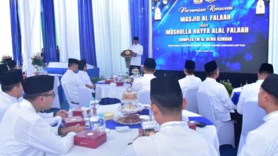 Kepala Staf Angkatan Laut (Kasal) Laksamana TNI Dr. Muhammad Ali meresmikan renovasi dua sarana ibadah di Kompleks TNI AL Dewa Kembar