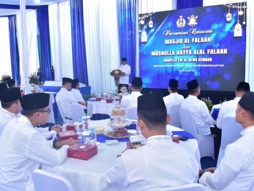 Kepala Staf Angkatan Laut (Kasal) Laksamana TNI Dr. Muhammad Ali meresmikan renovasi dua sarana ibadah di Kompleks TNI AL Dewa Kembar