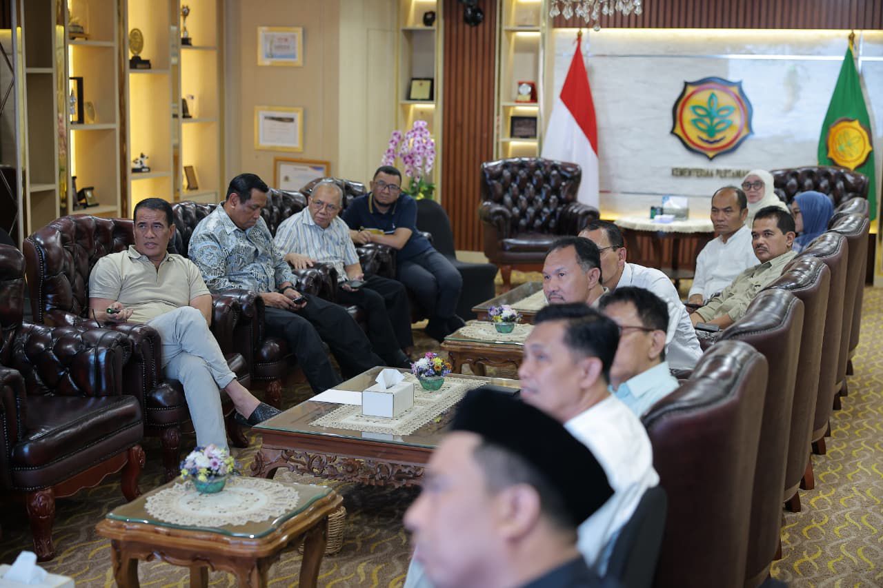 Menteri Pertanian (Mentan) Andi Amran Sulaiman menggelar rapat koordinasi darurat pada Minggu (8/3/2026)
