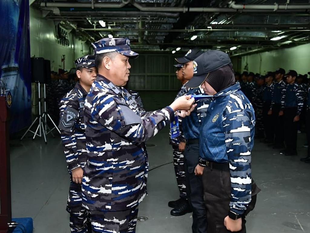 Kegiatan yang berlangsung selama dua hari pelayaran ini resmi ditutup oleh Kepala Dinas Pembinaan Mental Angkatan Laut (Kadisbintalal) Laksamana Pertama TNI Harun Arrasyid,