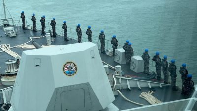 Courtesy call antara Komandan KRI Prabu Siliwangi-321 dan pimpinan National Coast Guard of Mauritius.