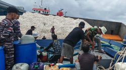 TNI AL dan Nelayan Serasan Jadi Pahlawan bagi 9 ABK Kapal Malaysia Kandas Perairan Natuna