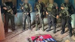 Barang bukti yang disita saat penggerebekan OPM di Kampung Topo, Kabupaten Nabire, Papua Tengah, Sabtu (21/3). (Foto: Dok. Puspen TNI)