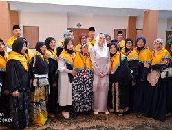 Asrama Haji Batam: Bupati Cen Sui Lan Lepas 36 Calon Haji Natuna dengan Pelukan Ibu untuk 23 Jamaah Perempuan