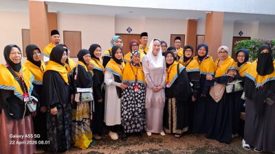 Calon jemaah haji wanita dari Natuna