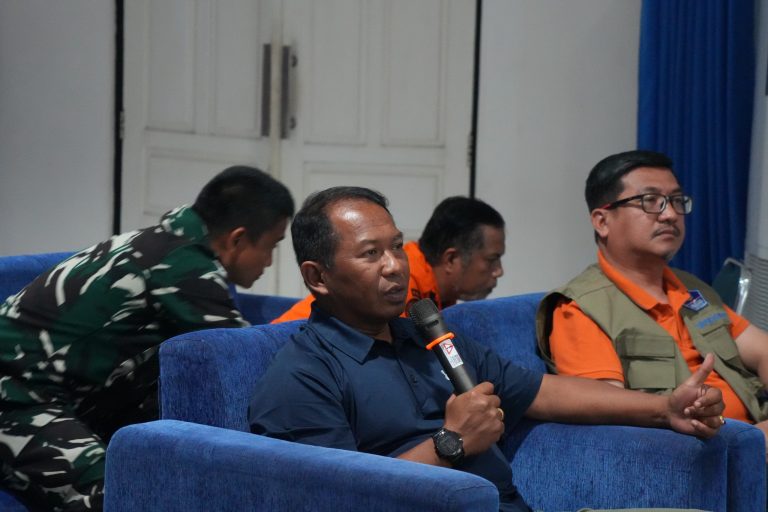 Penurunan status tersebut diputuskan dalam Rapat Evaluasi Penetapan Penanganan Status Bencana Karhutla yang digelar di Ruang Dinas Operasi (Disops) Lanud Raden Sadjad, Rabu malam.