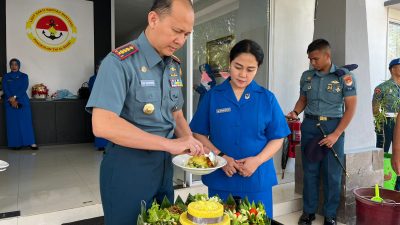 Upacara dipimpin langsung oleh Komandan Lanal Ranai, Kolonel Laut (P) Ady Dharmawan, S.I.P., P.S.C