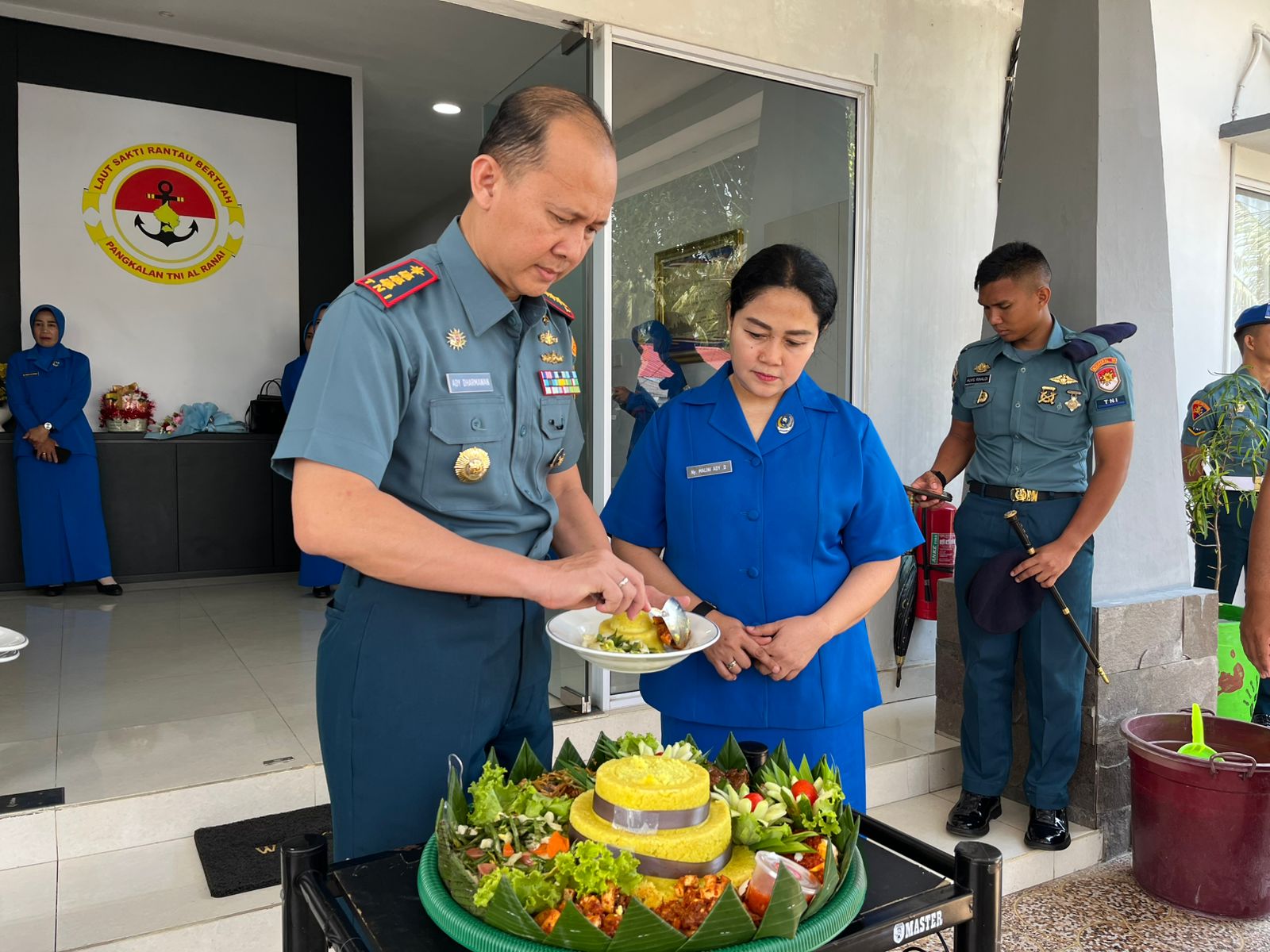 Upacara dipimpin langsung oleh Komandan Lanal Ranai, Kolonel Laut (P) Ady Dharmawan, S.I.P., P.S.C