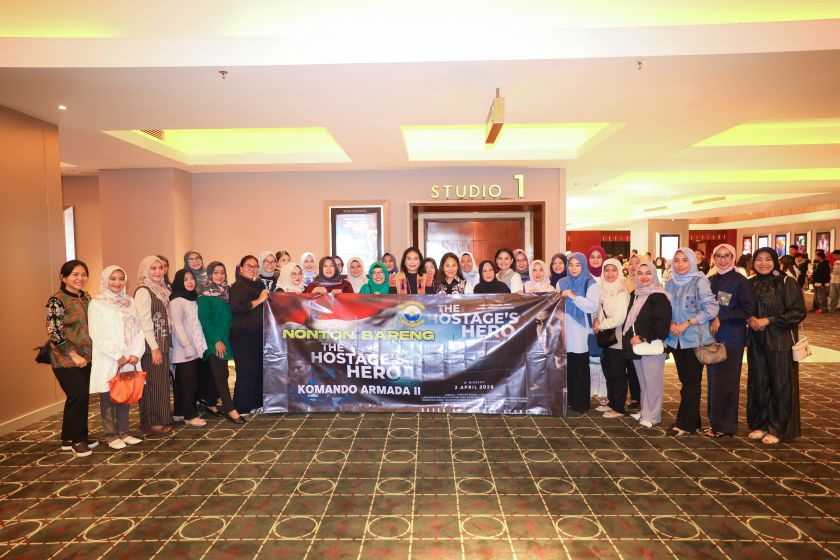 The Hostage's Hero di Bioskop XXI Tunjungan Plaza, Surabaya, Kamis malam (2/4).