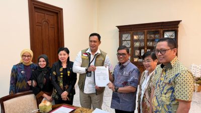 Penandatanganan MoU ini dilakukan oleh Ketua Umum DPP APPMBGI, Dr. Ir. Abdul Rivai Ras, M.M., M.S., M.Si., IPU., ASEAN Eng. (akrab disapa Bro Rivai) bersama jajaran pejabat APPMBGI pusat dengan Direktur Utama Perum Bulog, Letnan Jenderal TNI (Purn) Ahmad Rizal Ramdhani, S.Sos., S.H., M.Han. di Jakarta Senin (6/4/2026)
