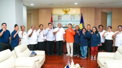 Gubernur Papua, Matius D. Fakhiri foto bersama Ketua DPD I APPMBGI Papua, Tri Jaya Anugerah dan jajaran usai pertemuan, Rabu, 8 April 2026. Foto Papuaterkini