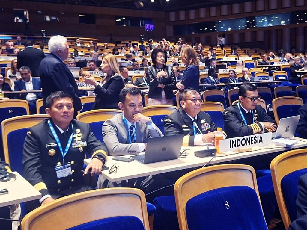 TNI Angkatan Laut melalui Pusat Hidro-Oseanografi TNI Angkatan Laut (Pushidrosal)