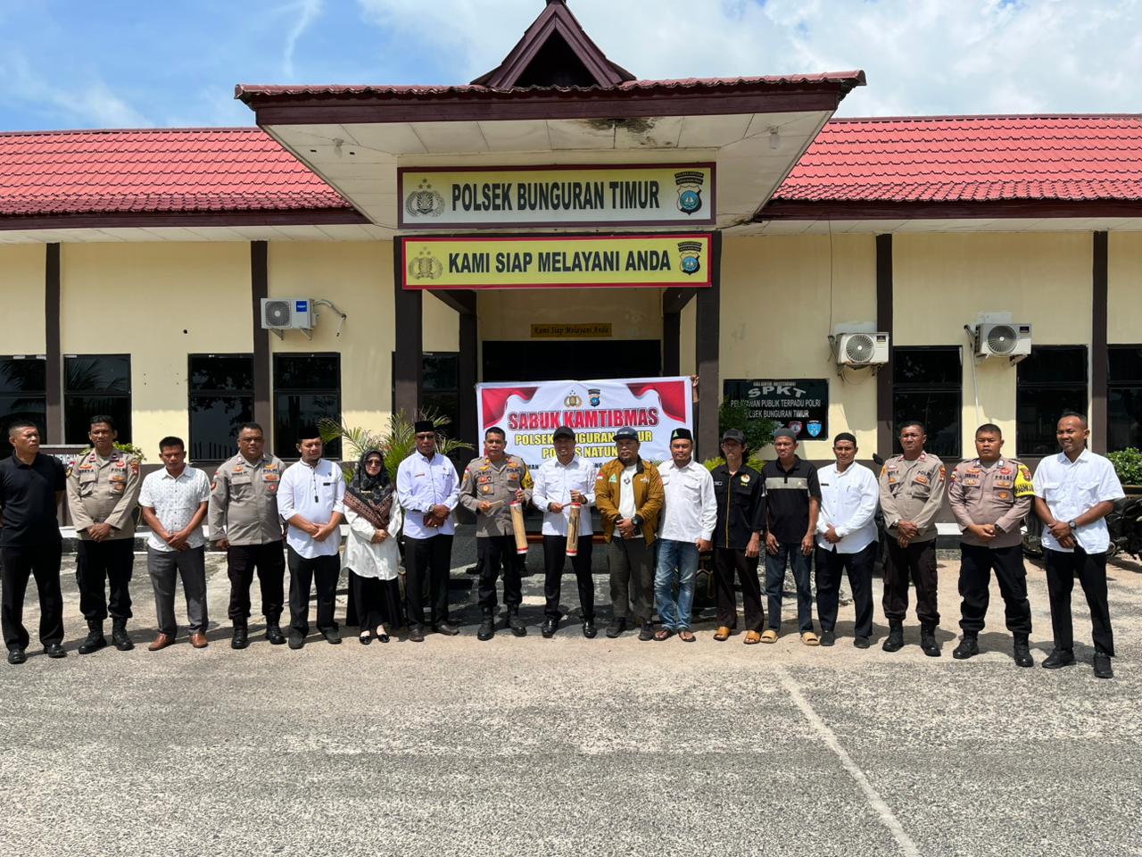 Kapolsek, AKP Nellay Boy memimpin langsung pertemuan strategis bersama jajaran pemerintah kecamatan dan para tokoh organisasi masyarakat (Ormas).