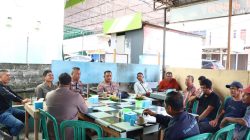 Ngopi Bareng di Kedai Jhon: Kapolres Natuna Basembang Barcerite dengan Buruh Penagi, Dengar Curhat Soal BBM Hingga Keselamatan Kerja